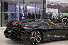 BUGATTI MISTRAL – Dünyanın ən sürətli roadsteri artıq Azərbaycanda (FOTO)