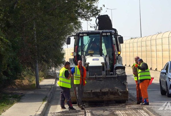 Bakı Dairəvi yolunun köməkçi hissəsində təmir işləri aparılır (FOTO/VİDEO)