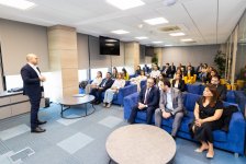 RİNN və AZCON-un tabeli qurumlarının məsul şəxsləri AKM tələbələri ilə görüşüb (FOTO)