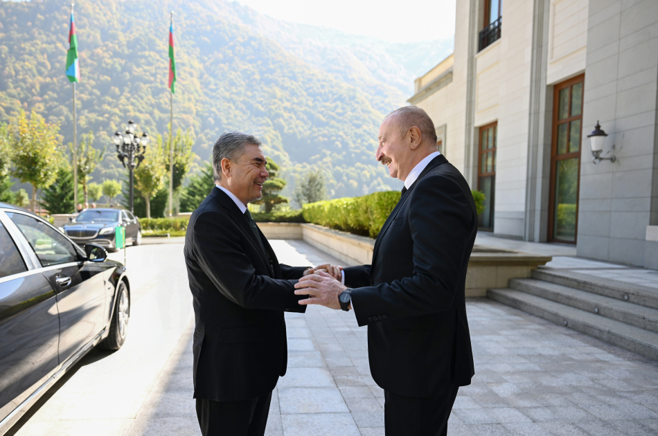 Prezident İlham Əliyev Qəbələdə Türkmənistan Xalq Məsləhətinin Sədri ilə görüşüb (FOTO)