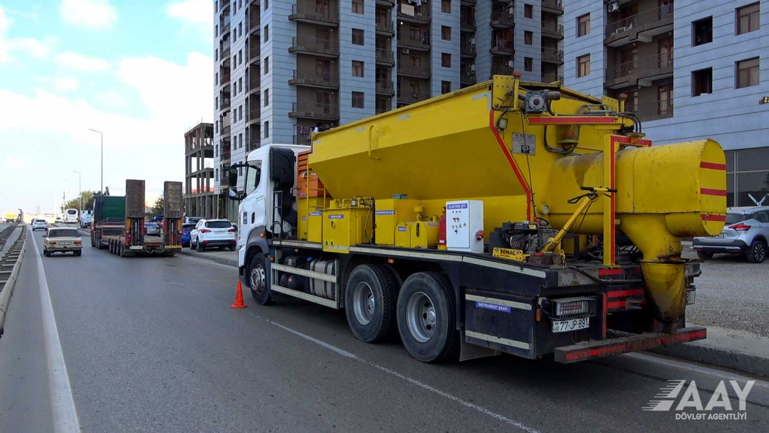 Bakı Dairəvi yolunun köməkçi hissəsində təmir işləri aparılır (FOTO/VİDEO)