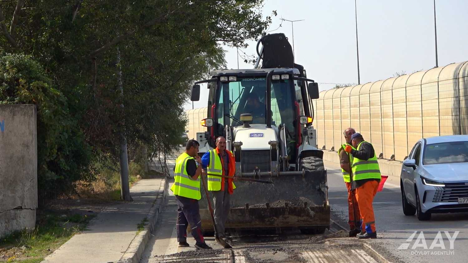Bakı Dairəvi yolunun köməkçi hissəsində təmir işləri aparılır (FOTO/VİDEO)