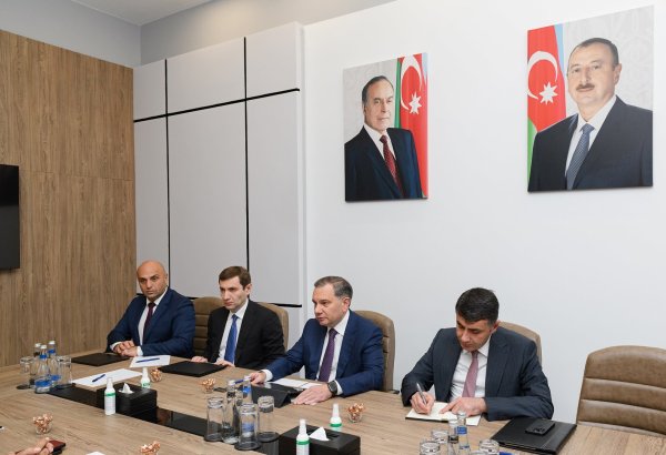 RİNN-də ABŞ-nin Oreync vilayətinin “Lincoln” klubunun beynəlxalq əməkdaşlıq üzrə nümayəndəsi ilə görüş keçirilib (FOTO)