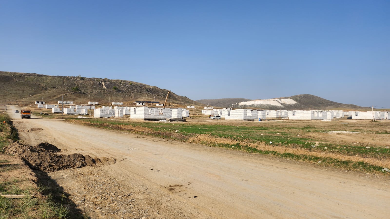İlk mərhələdə Füzuli rayonunun Dövlətyarlı kəndində 450 ev tikiləcək (FOTO)