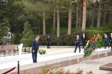 Xorvatiya Parlamentinin sədri Fəxri xiyabanı və Şəhidlər xiyabanını ziyarət edib (FOTO)