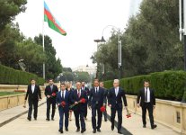 Xorvatiya Parlamentinin sədri Fəxri xiyabanı və Şəhidlər xiyabanını ziyarət edib (FOTO)