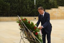 Xorvatiya Parlamentinin sədri Fəxri xiyabanı və Şəhidlər xiyabanını ziyarət edib (FOTO)