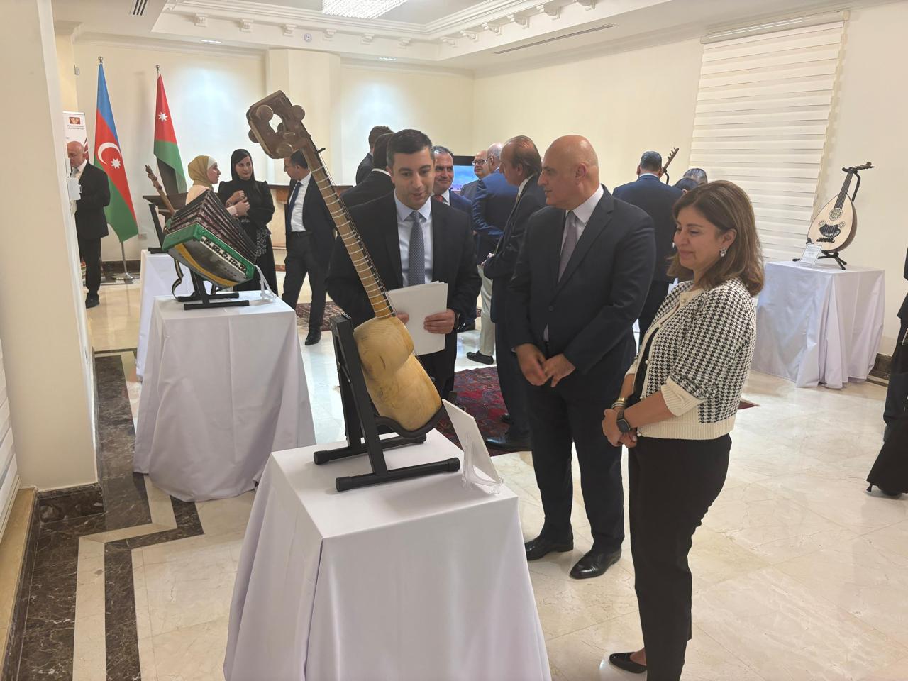 Əmmanda “Əsrlərin sədası: Azərbaycan musiqi alətləri” adlı sərginin açılışı keçirilib (FOTO)