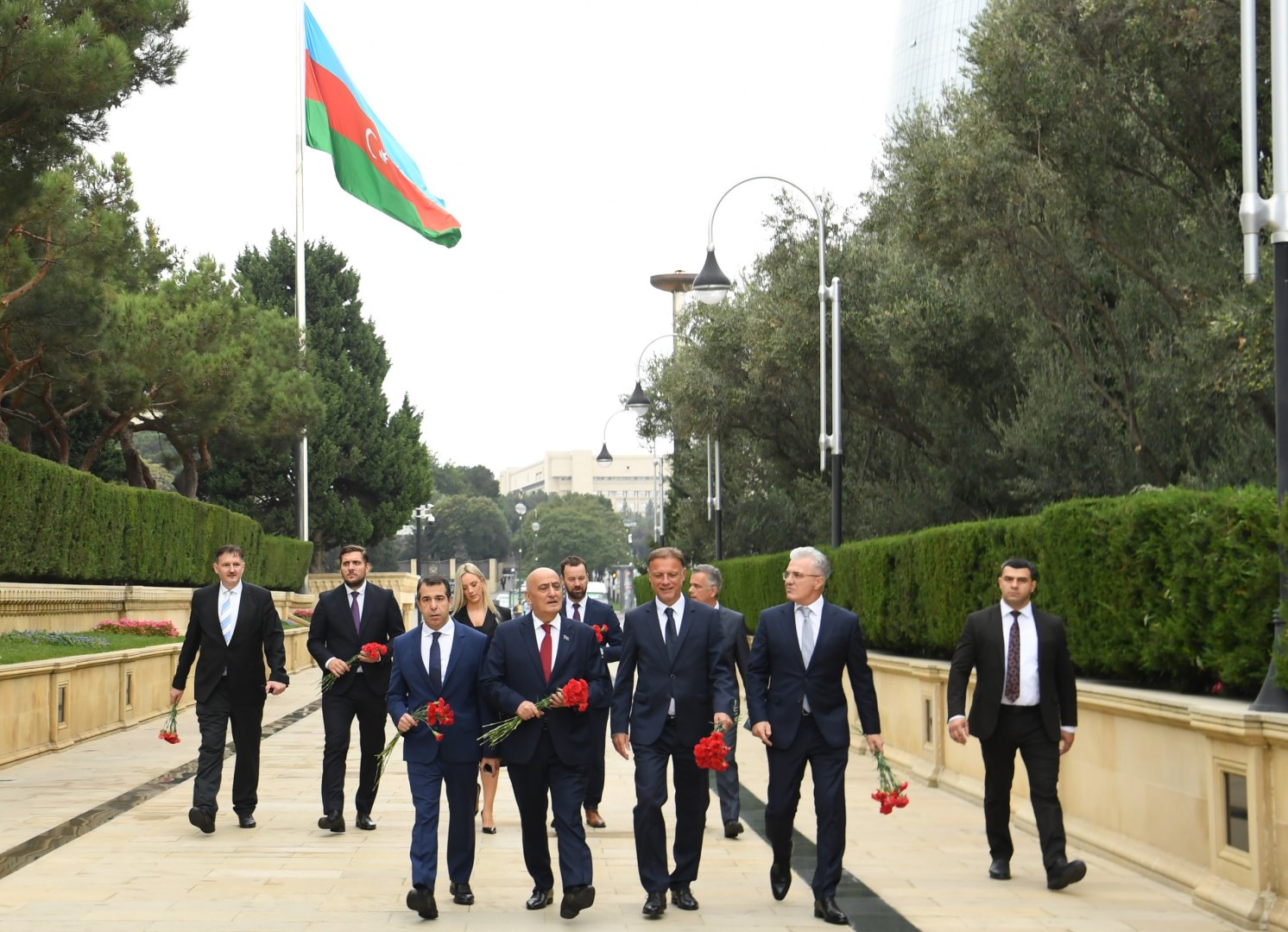 Xorvatiya Parlamentinin sədri Fəxri xiyabanı və Şəhidlər xiyabanını ziyarət edib (FOTO)