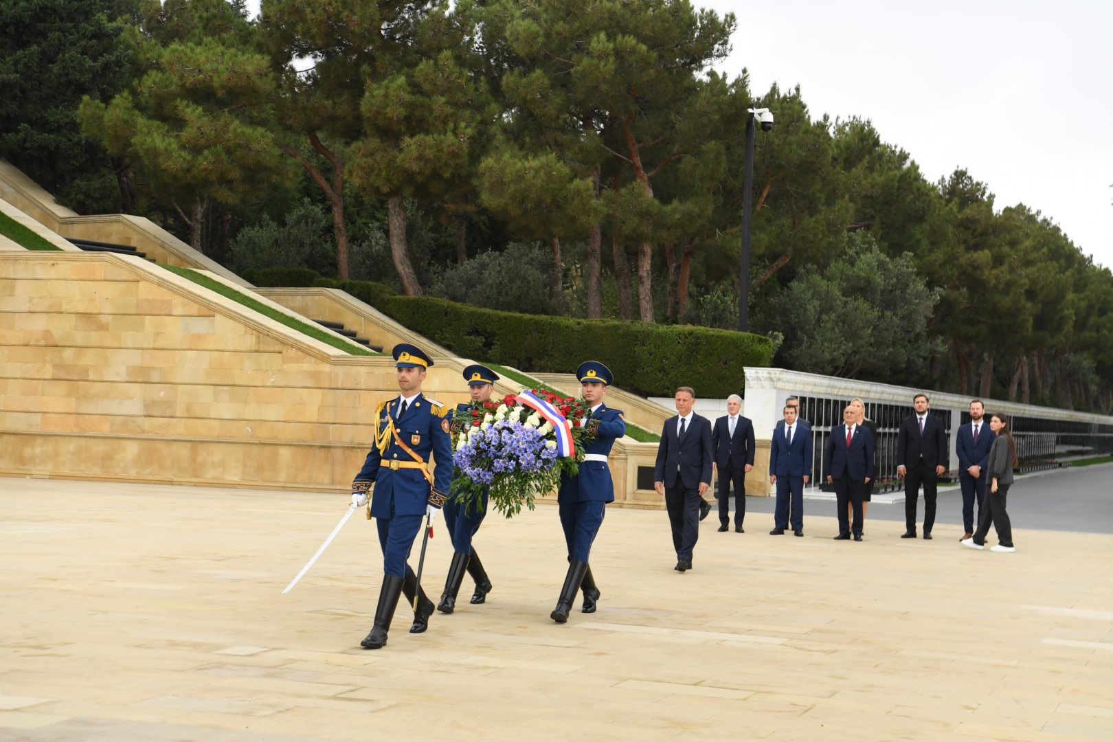 Xorvatiya Parlamentinin sədri Fəxri xiyabanı və Şəhidlər xiyabanını ziyarət edib (FOTO)