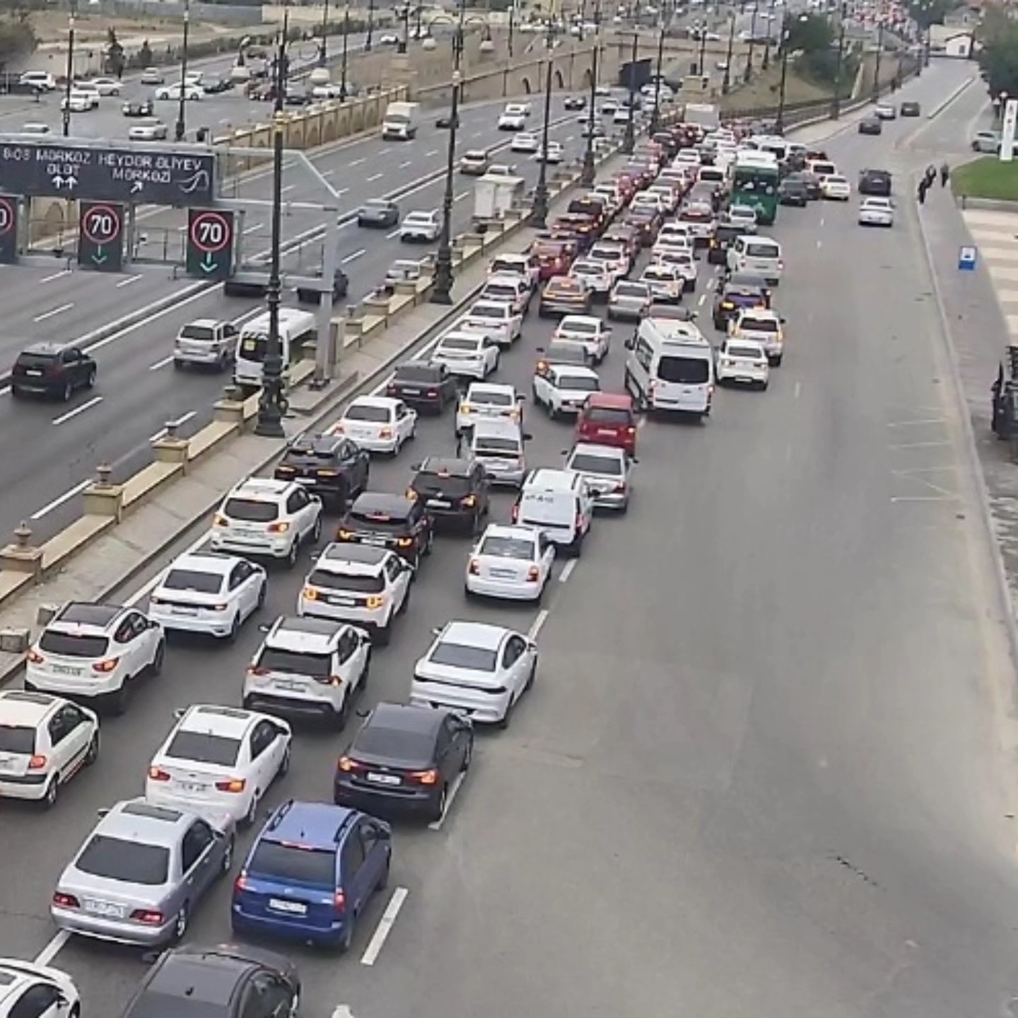 Sürücülərin NƏZƏRİNƏ: Bakıda bu yollarda sıxlıq var - SİYAHI (FOTO)