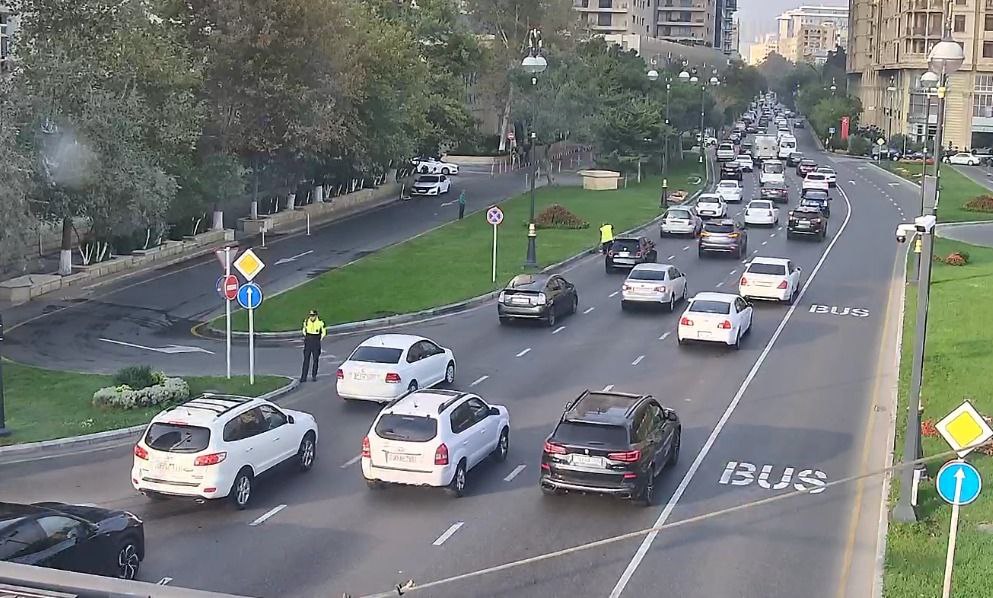 Sürücülərin NƏZƏRİNƏ: Paytaxtın bir sıra yollarında tıxac var - SİYAHI (FOTO)