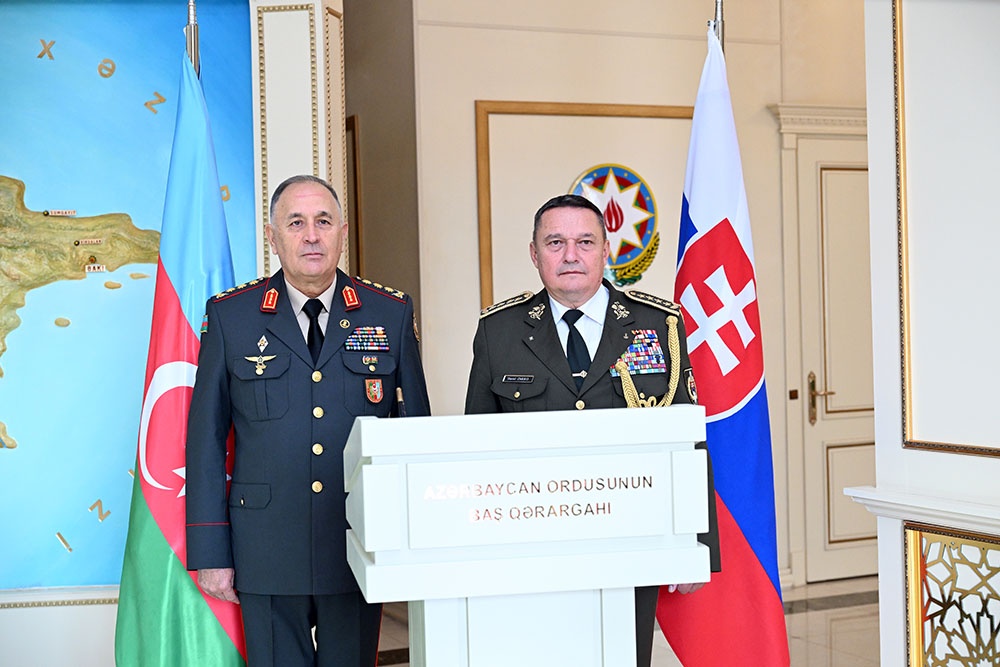 Baş Qərargah rəisi Kərim Vəliyev Bakıda slovakiyalı həmkarı ilə görüşüb (FOTO/VİDEO)