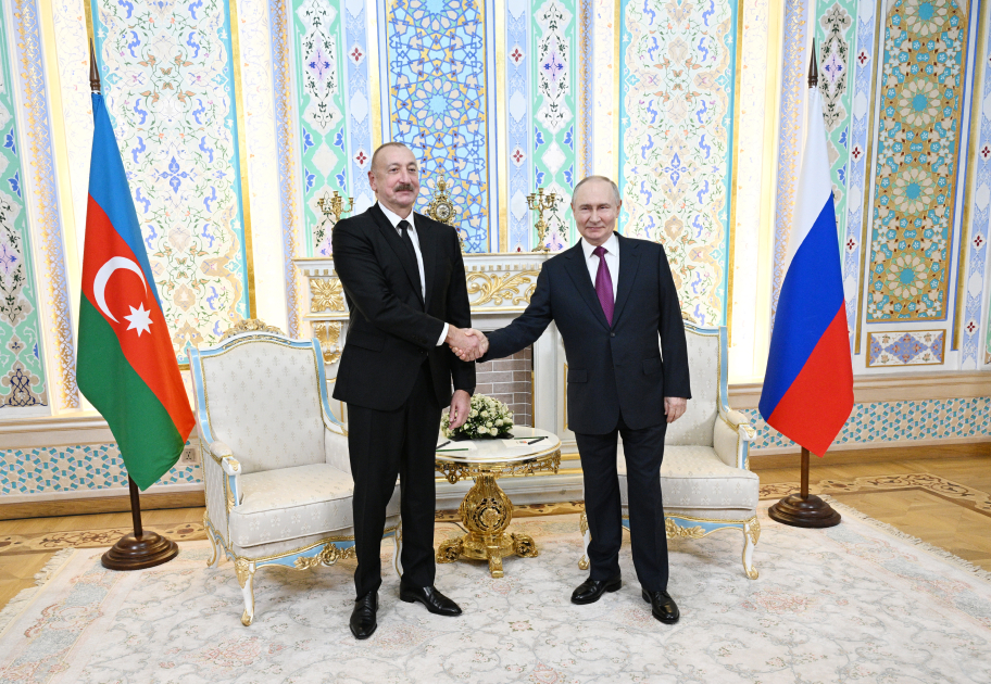 Düşənbədə Azərbaycan Prezidenti İlham Əliyevin Rusiya Prezidenti Vladimir Putinlə təkbətək görüşü keçirilir (FOTO)