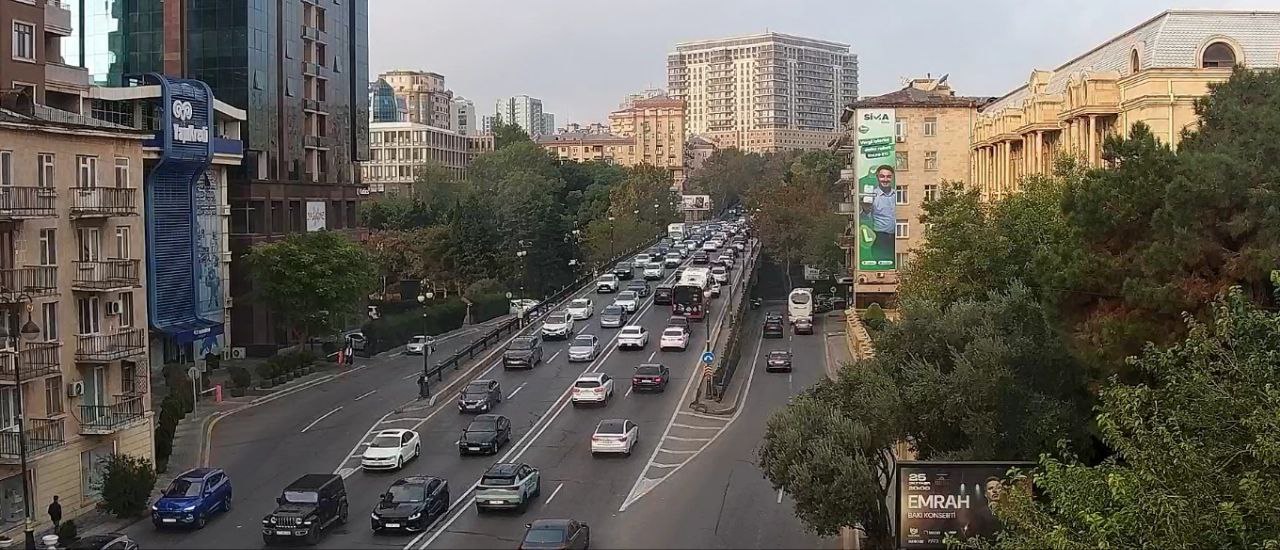 Sürücülərin NƏZƏRİNƏ: Paytaxtın bir sıra yollarında tıxac var - SİYAHI (FOTO)