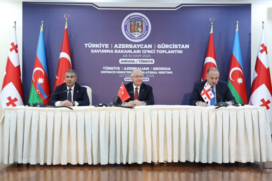 Ankarada Türkiyə, Azərbaycan və Gürcüstan müdafiə nazirlərinin üçtərəfli görüşü keçirilib (FOTO)