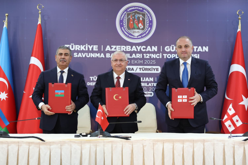 Ankarada Türkiyə, Azərbaycan və Gürcüstan müdafiə nazirlərinin üçtərəfli görüşü keçirilib (FOTO)