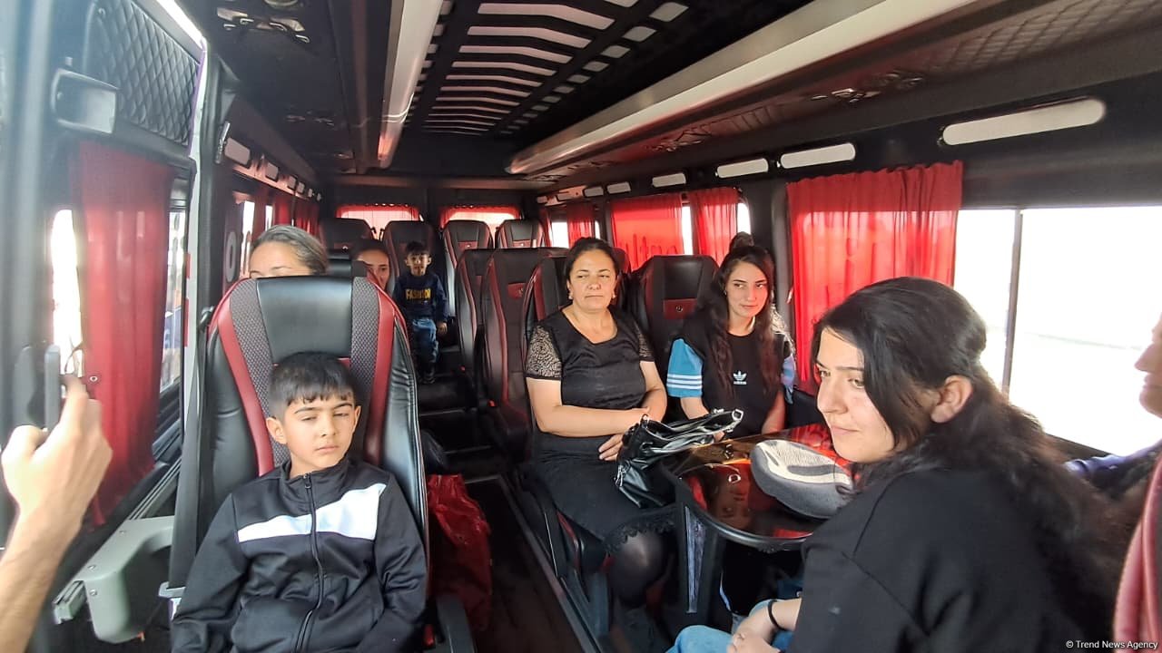 Ağdərənin Vəngli kəndində 28 ailəyə evlərinin açarları təqdim olunub (FOTO) (YENİLƏNİB)