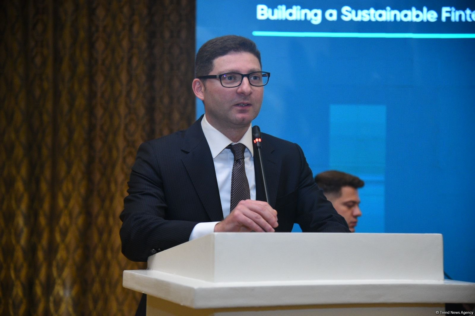 Aylıq kart dövriyyəsi 10 milyarda çatıb - AMB
