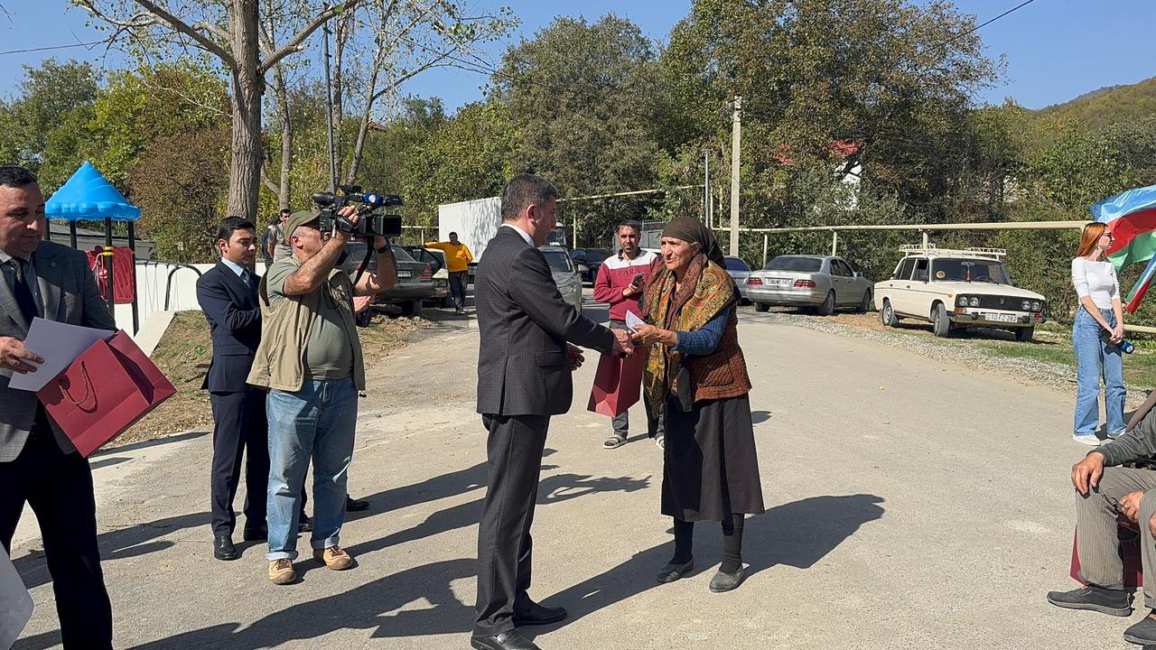 Ağdərənin Vəngli kəndində 28 ailəyə evlərinin açarları təqdim olunub (FOTO) (YENİLƏNİB)