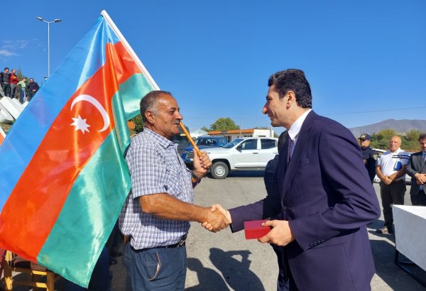 Ballıca və Təzəbinə sakinlərinə evlərin açarları təqdim edilib (FOTO) (YENİLƏNİB)