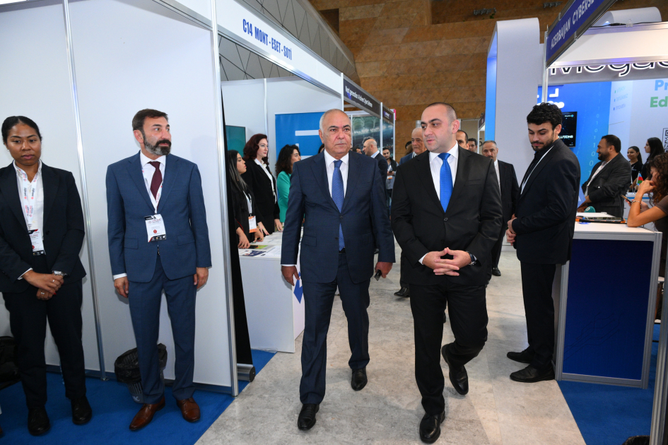 CIDC-2025 tədbirinin rəsmiləri kibertəhlükəsizlik sərgisi ilə tanış olublar (FOTO)