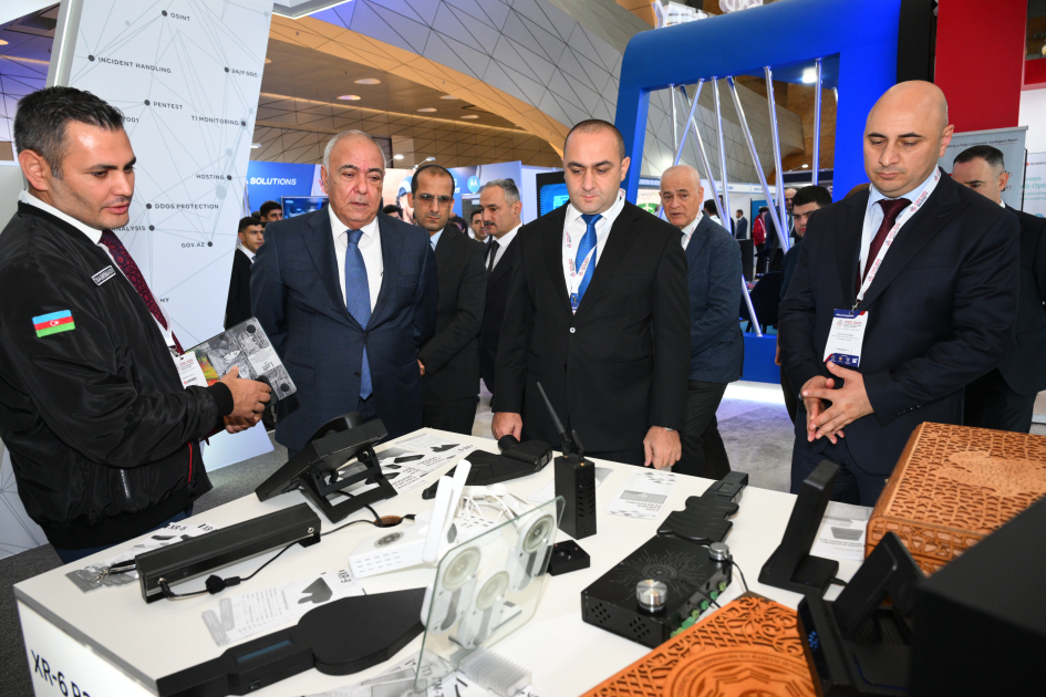 CIDC-2025 tədbirinin rəsmiləri kibertəhlükəsizlik sərgisi ilə tanış olublar (FOTO)