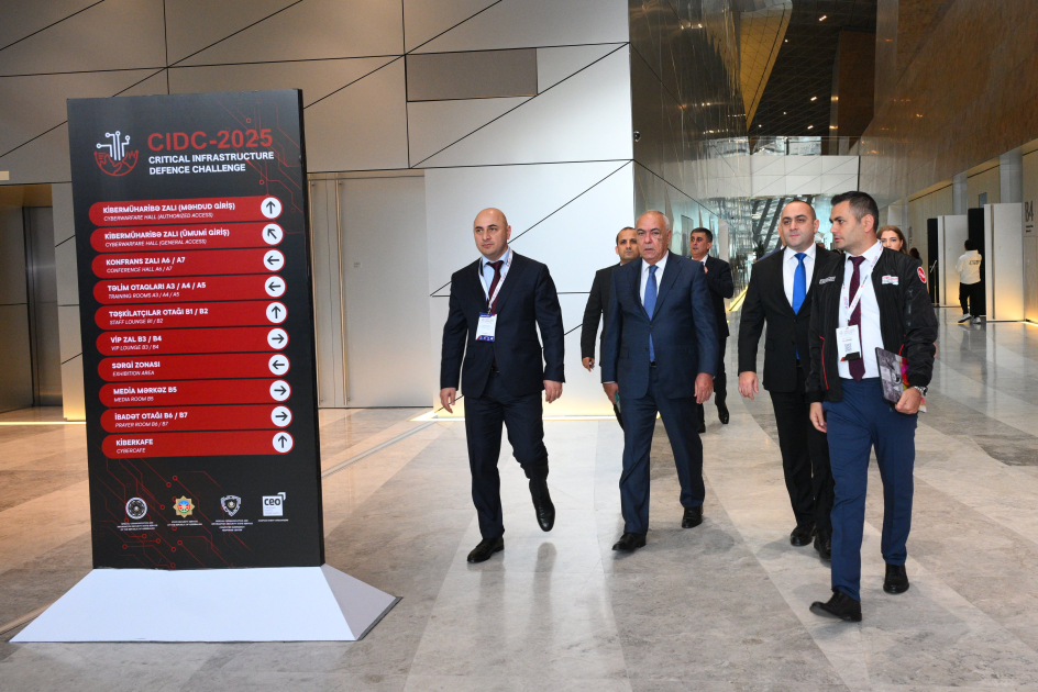 CIDC-2025 tədbirinin rəsmiləri kibertəhlükəsizlik sərgisi ilə tanış olublar (FOTO)