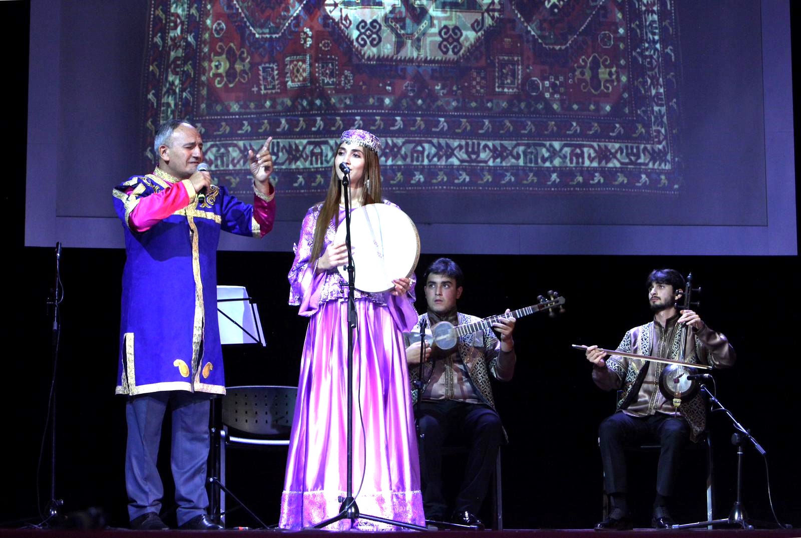 Estoniya Azərbaycan musiqisinin sehrinə bürünüb (FOTO)