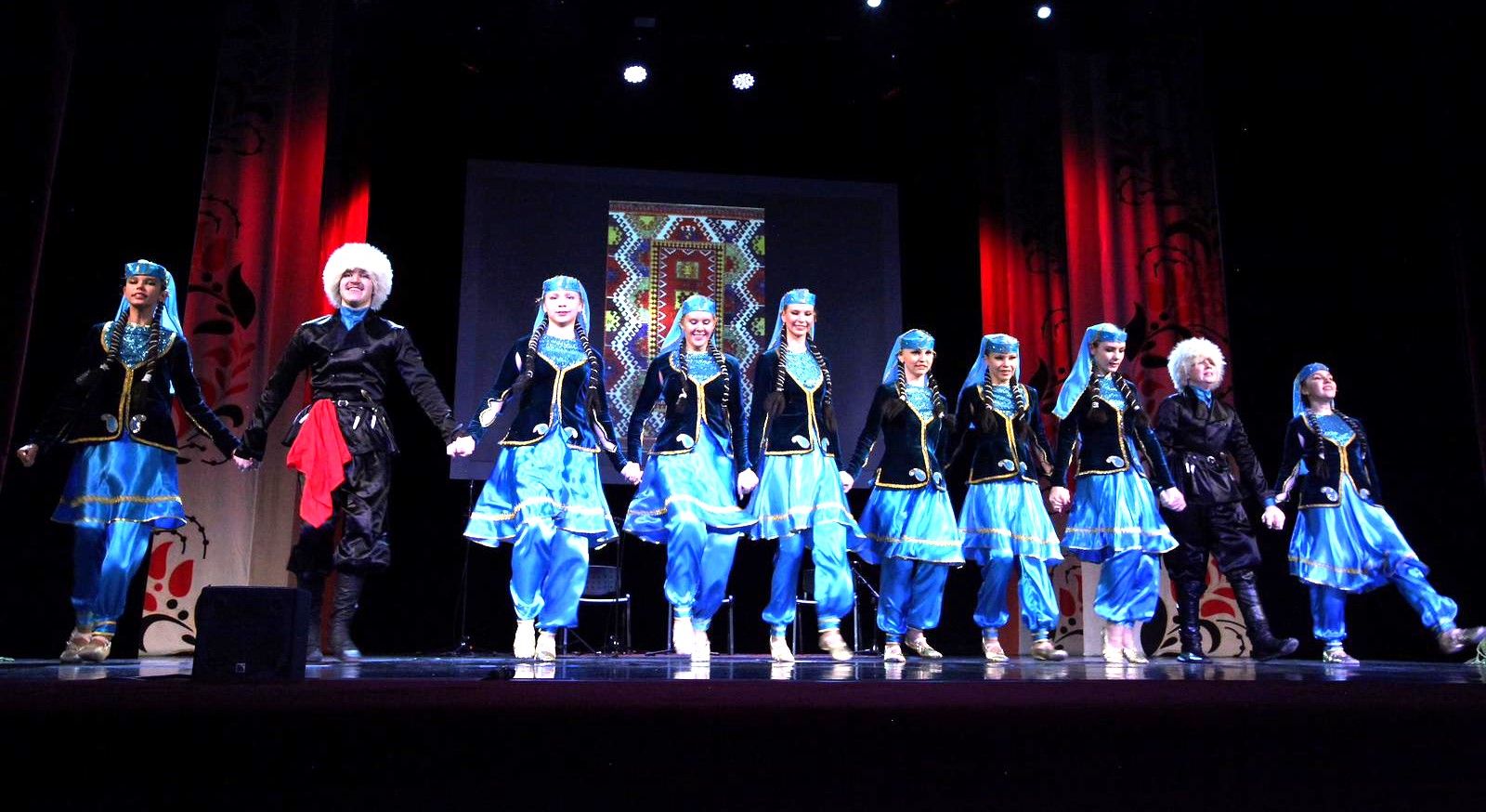Estoniya Azərbaycan musiqisinin sehrinə bürünüb (FOTO)