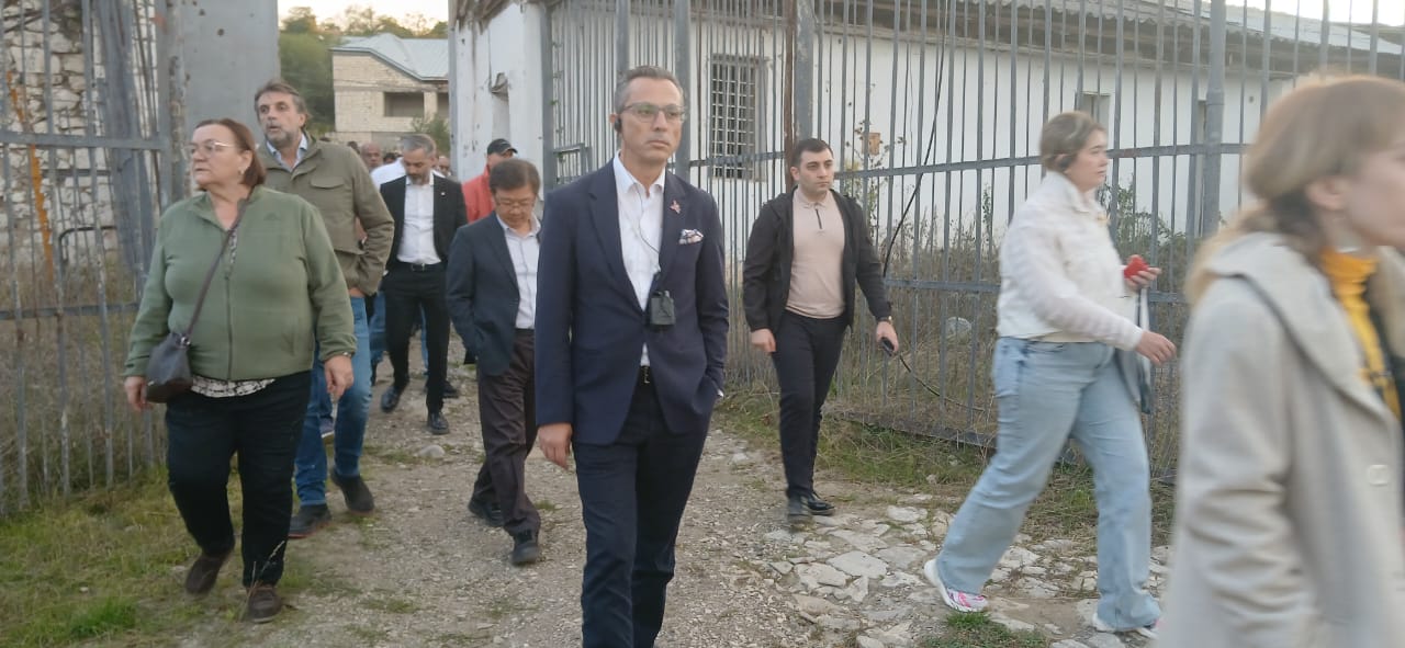 İtkin düşmüş şəxslərlə bağlı beynəlxalq konfrans iştirakçıları Şuşa həbsxanasında olublar (FOTO) (YENİLƏNİB)