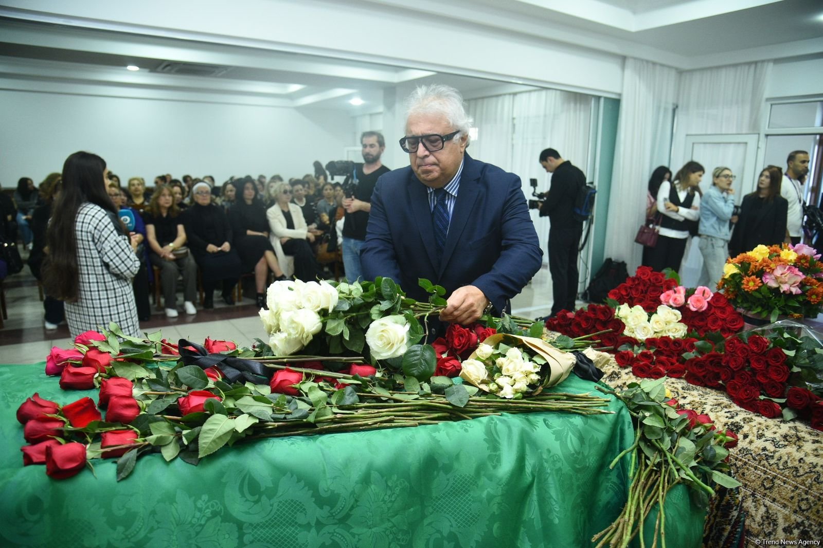 Xalq artisti Əminə Yusifqızı dəfn olunub (FOTO) (YENİLƏNİB)