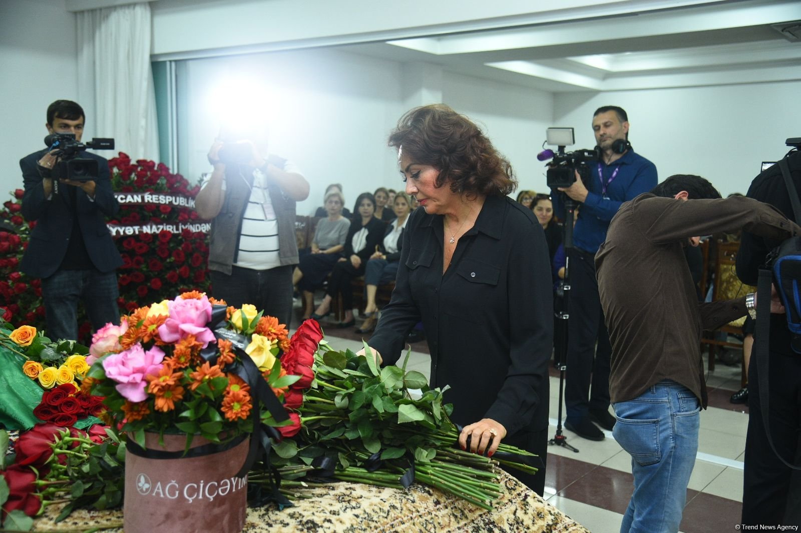 Xalq artisti Əminə Yusifqızı dəfn olunub (FOTO) (YENİLƏNİB)