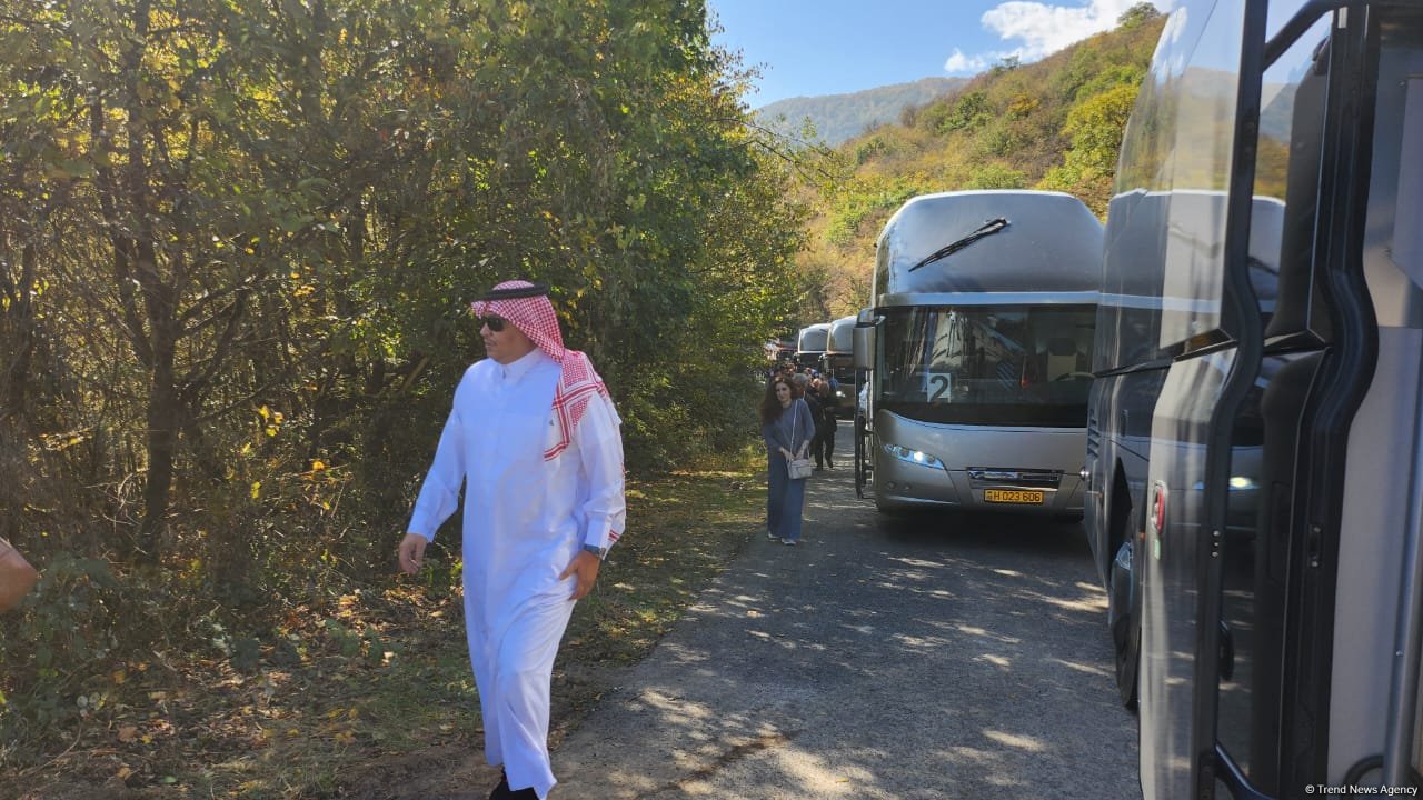 İtkin düşmüş şəxslərlə bağlı beynəlxalq konfrans iştirakçıları Şuşaya səfər ediblər (FOTO)