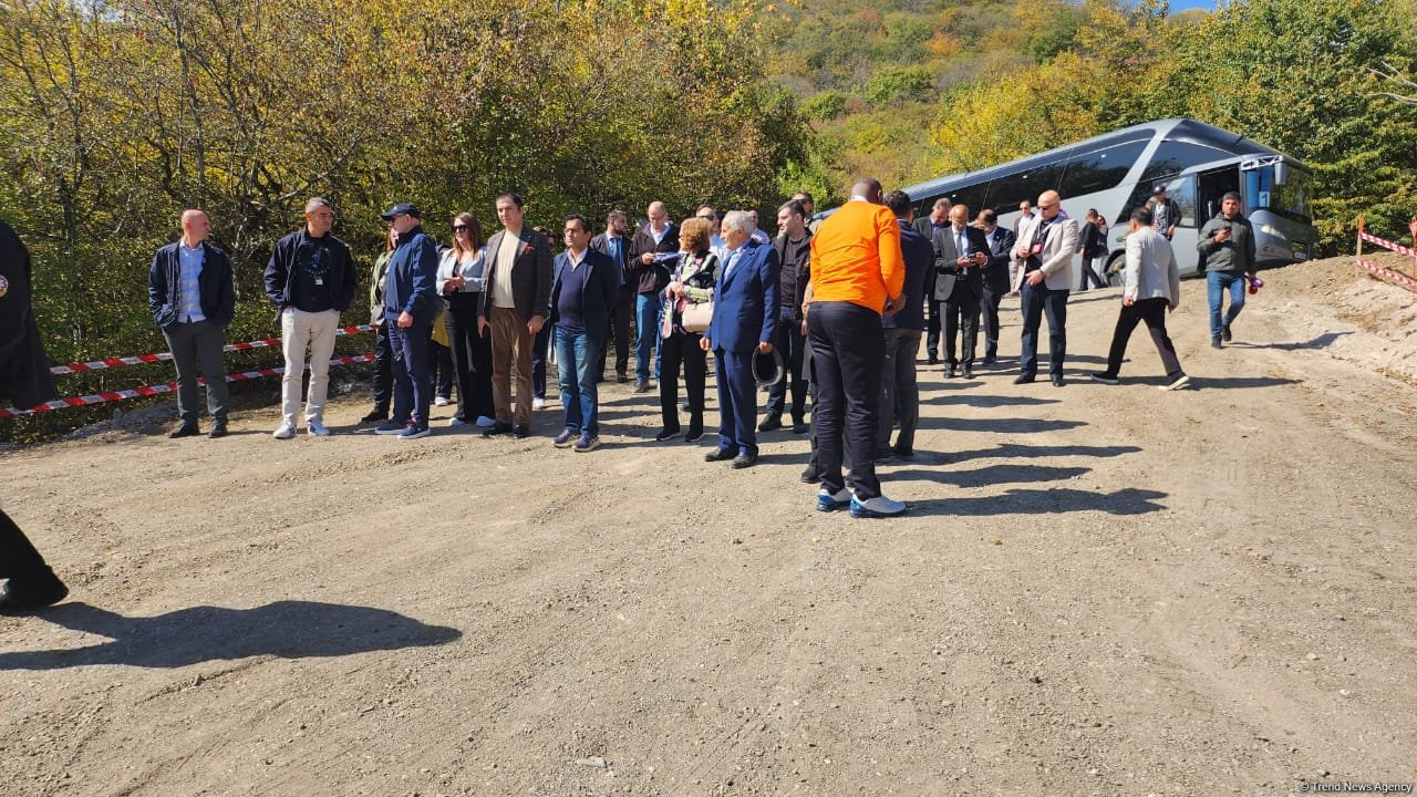 İtkin düşmüş şəxslərlə bağlı beynəlxalq konfrans iştirakçıları Şuşaya səfər ediblər (FOTO)