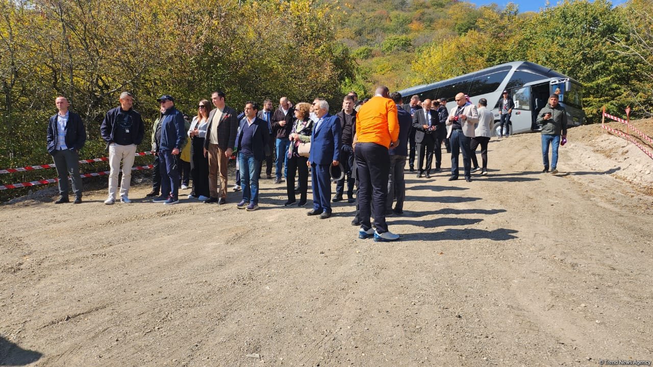 İtkin düşmüş şəxslərlə bağlı beynəlxalq konfrans iştirakçıları Şuşaya səfər ediblər (FOTO)