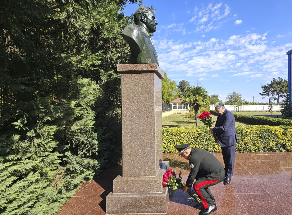 Kəmaləddin Heydərov Salyanda vətəndaşları qəbul edib (FOTO)