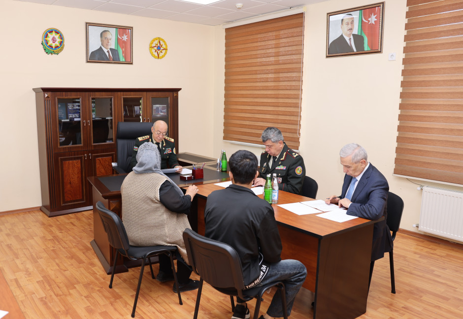Kəmaləddin Heydərov Salyanda vətəndaşları qəbul edib (FOTO)