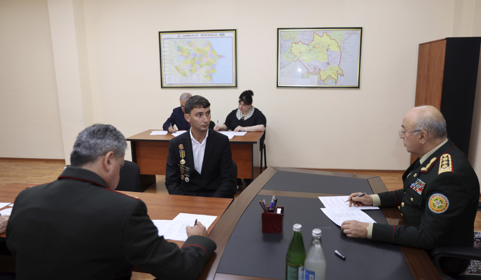 Kəmaləddin Heydərov Salyanda vətəndaşları qəbul edib (FOTO)