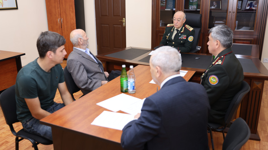 Kəmaləddin Heydərov Salyanda vətəndaşları qəbul edib (FOTO)