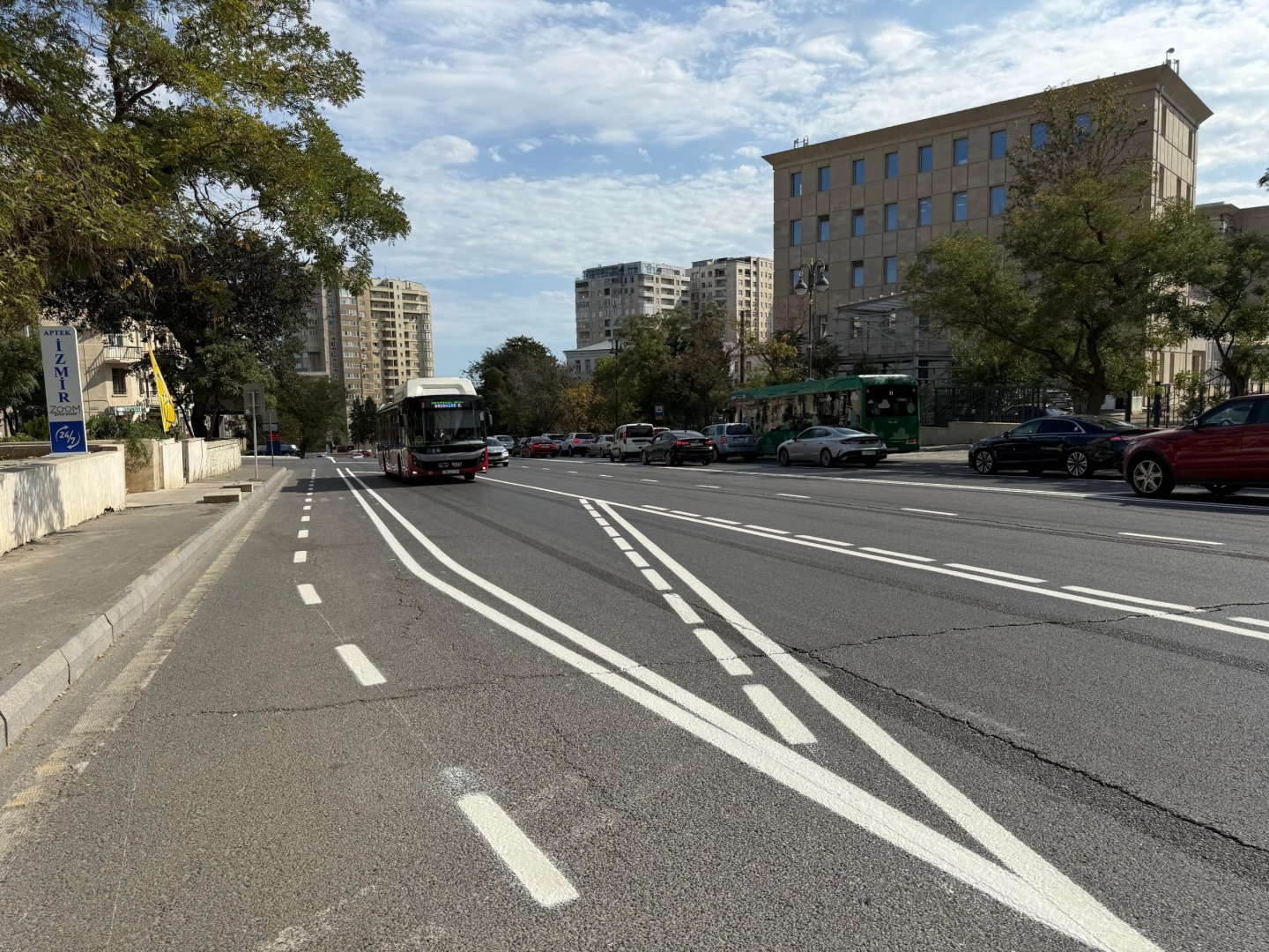 Əbdürrəhim bəy Haqverdiyev küçəsində mikromobillik zolağı təşkil edilir (FOTO)
