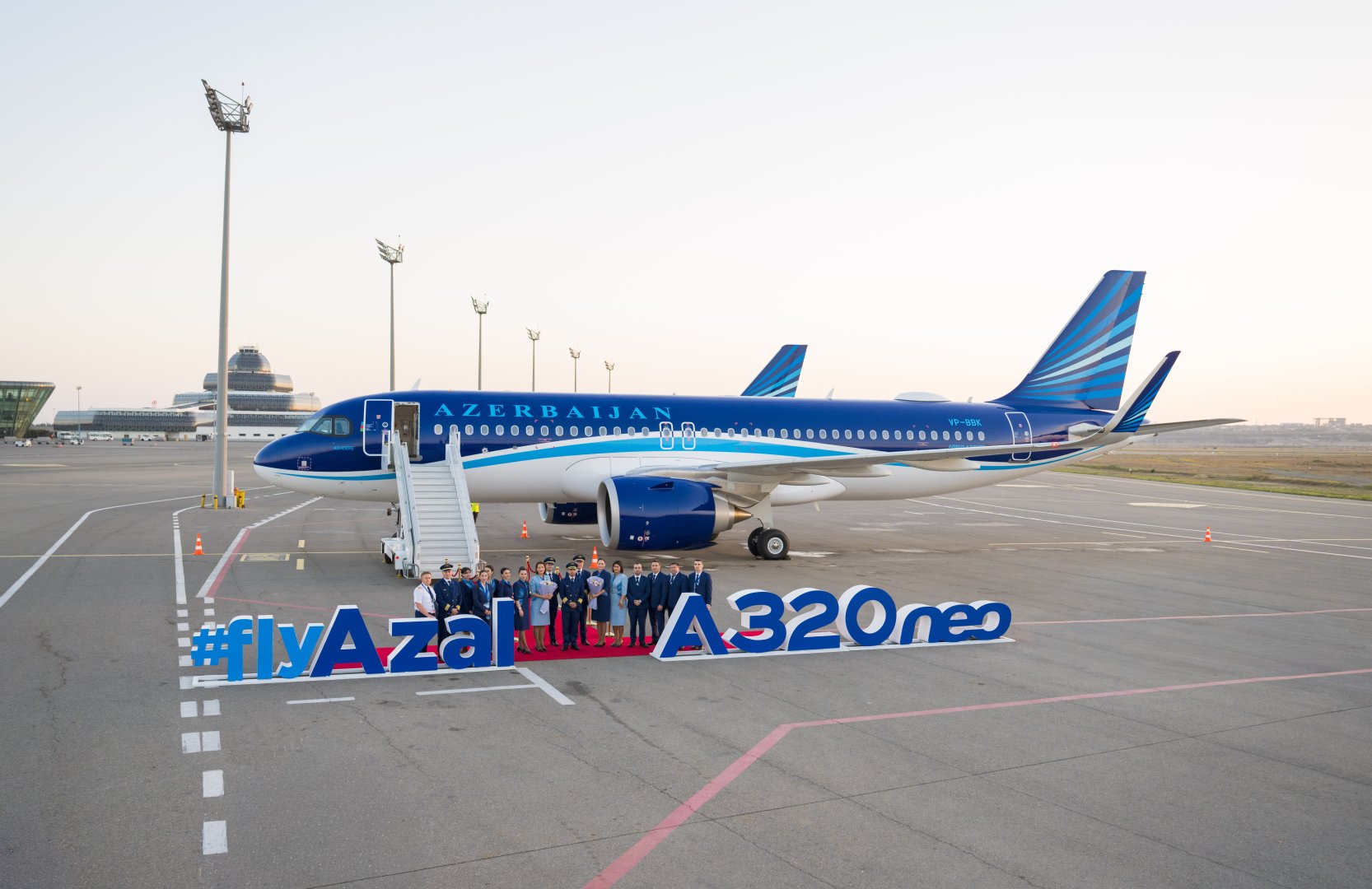 AZAL donanmasını yeniləməyə davam edir: cari ildə ikinci yeni “Airbus A320neo” Bakıya gəldi (FOTO)
