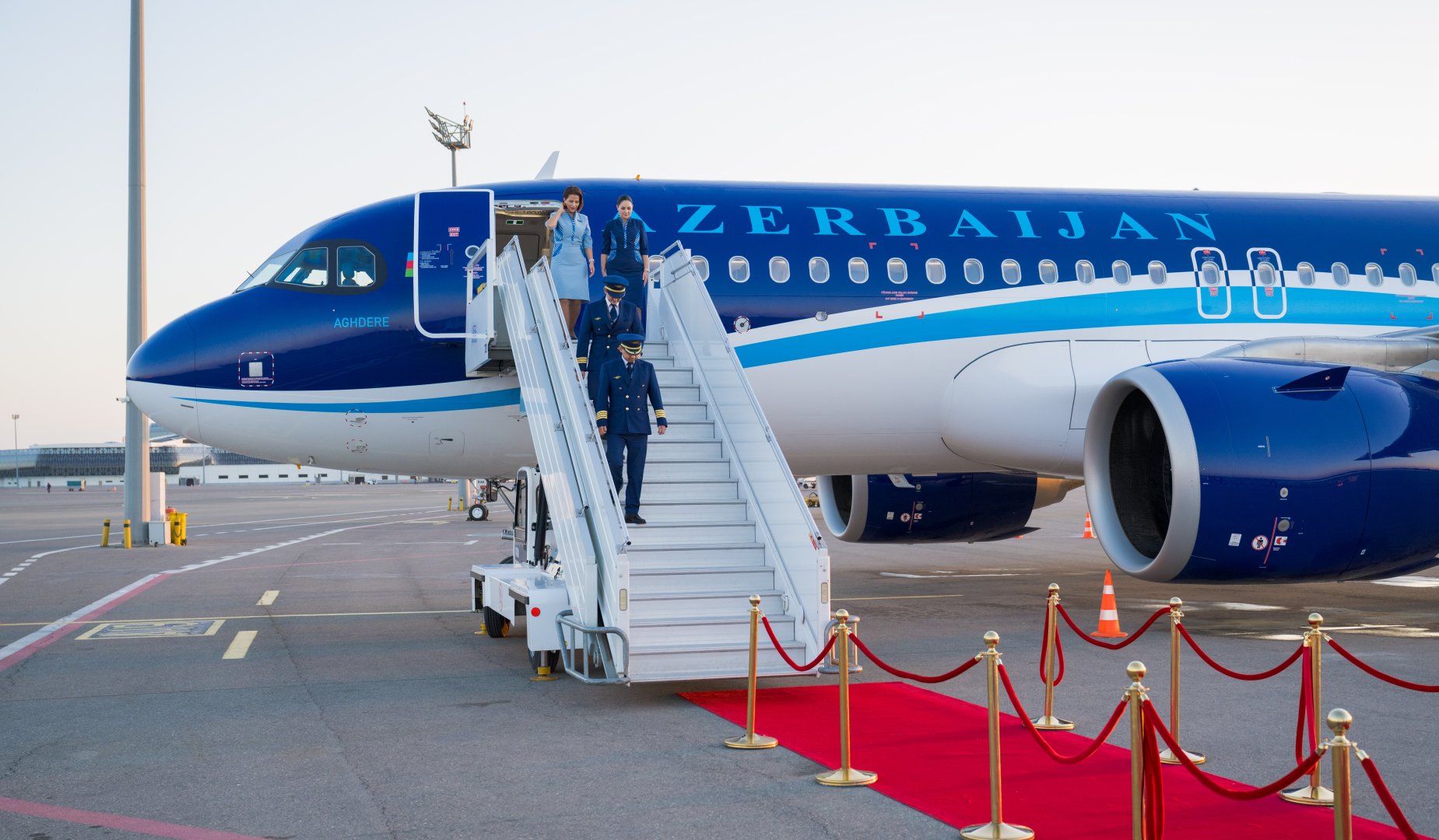AZAL donanmasını yeniləməyə davam edir: cari ildə ikinci yeni “Airbus A320neo” Bakıya gəldi (FOTO)