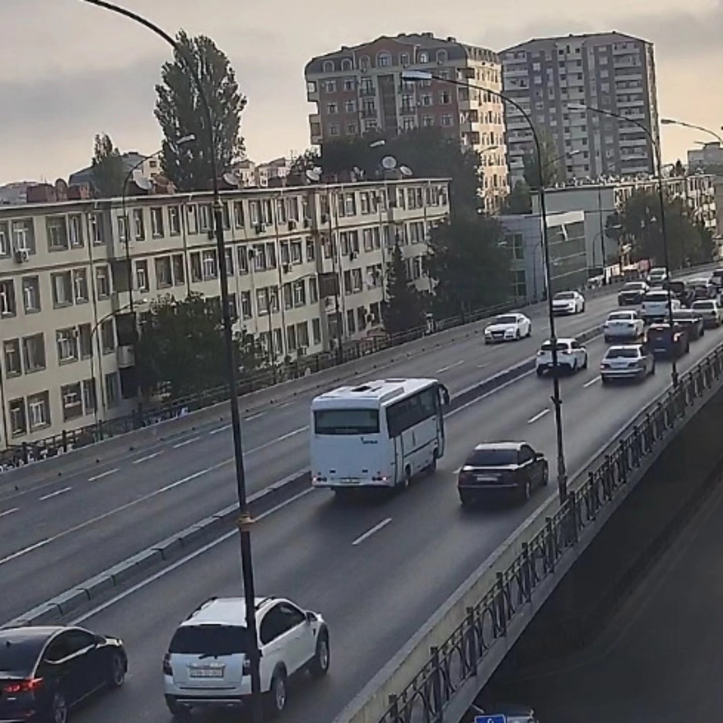 Sürücülərin NƏZƏRİNƏ: Bakıda bu yollarda sıxlıq var - SİYAHI (FOTO)