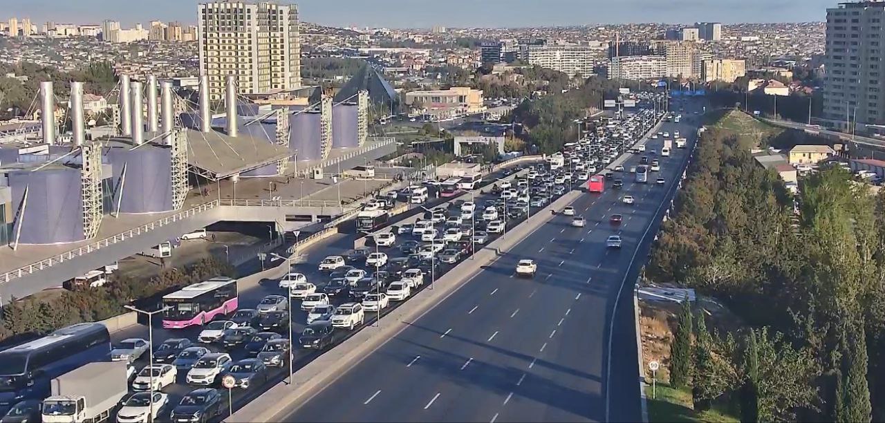Sürücülərin NƏZƏRİNƏ: Paytaxtın bir sıra yollarında tıxac var - SİYAHI