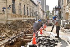 Bu küçədə içməli su və kanalizasiya xətləri yenilənir (FOTO/VİDEO)
