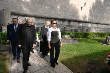 Birinci vitse-prezident Mehriban Əliyeva Vatikanda Müqəddəs Pavel Bazilikasının baş keşişi ilə görüşüb (FOTO)