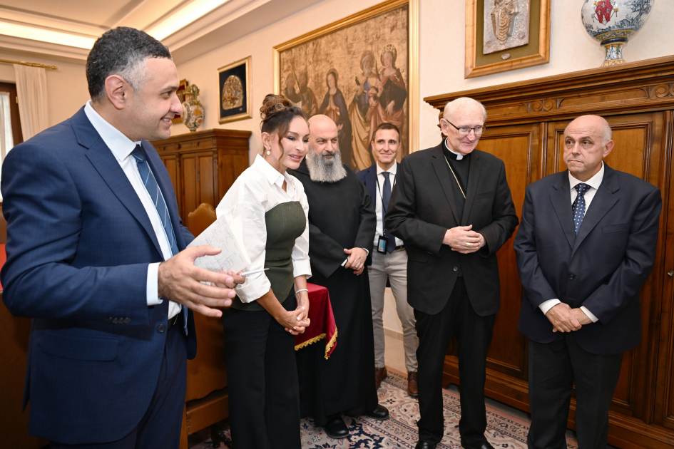 Birinci vitse-prezident Mehriban Əliyeva Vatikanda Müqəddəs Pavel Bazilikasının baş keşişi ilə görüşüb (FOTO)