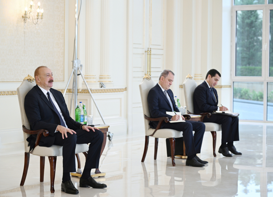 Prezident İlham Əliyev Avropa İttifaqının ölkəmizdəki nümayəndəliyinin yeni təyin olunmuş rəhbərinin etimadnaməsini qəbul edib (FOTO)