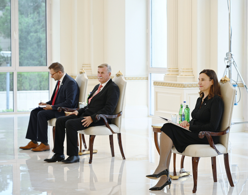 Prezident İlham Əliyev Avropa İttifaqının ölkəmizdəki nümayəndəliyinin yeni təyin olunmuş rəhbərinin etimadnaməsini qəbul edib (FOTO)